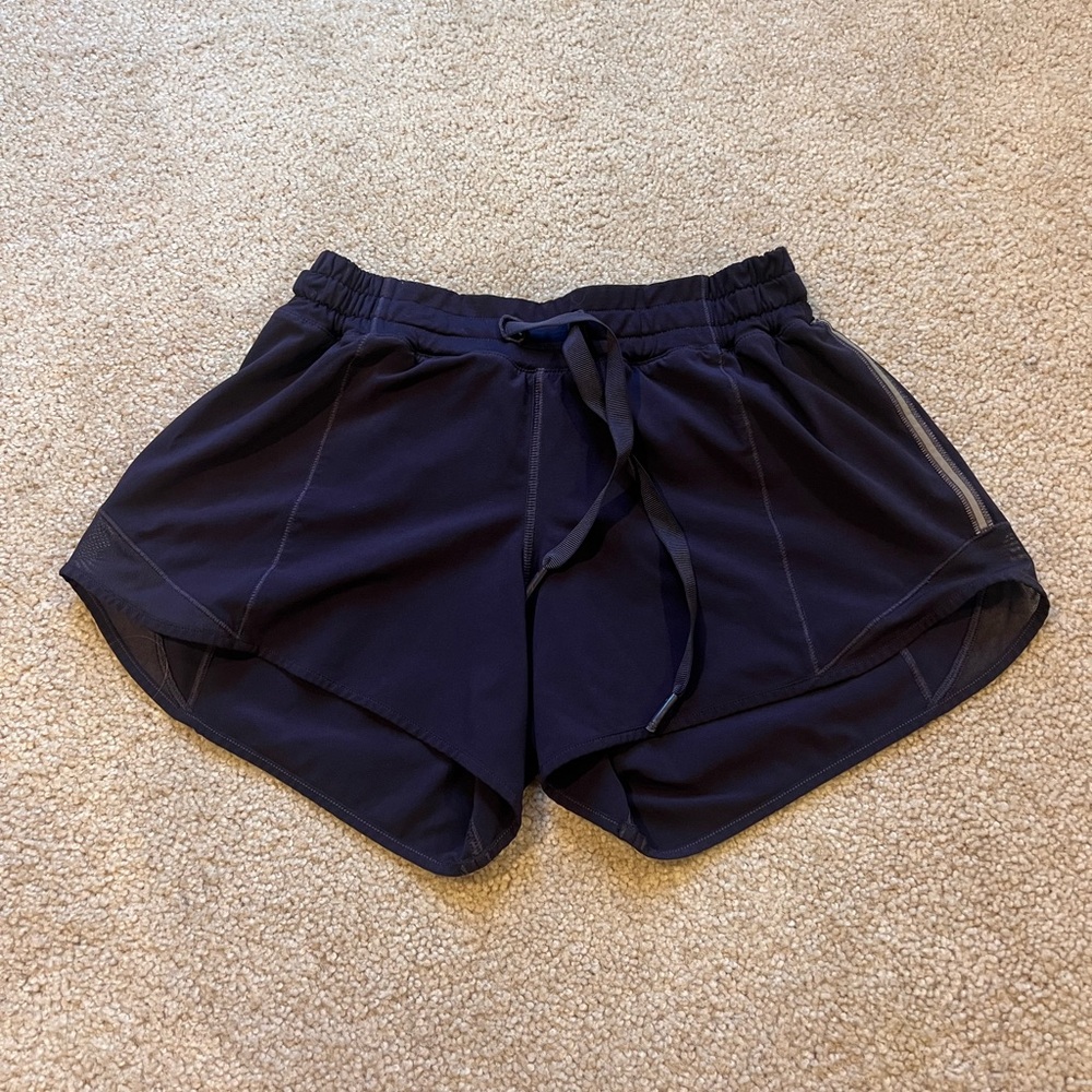 Lululemon 2.5” hotty hot shorts ( older style )